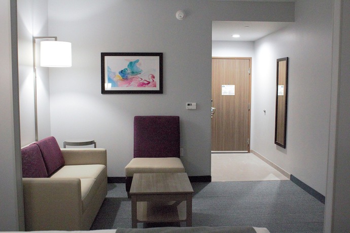 Imagen de la habitación del Hotel Days Inn and Suites By Wyndham Houston Nw Cypress. Foto 8