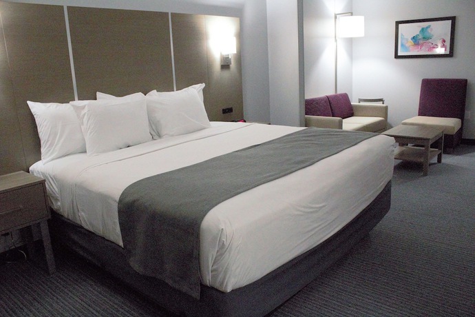 Imagen de la habitación del Hotel Days Inn and Suites By Wyndham Houston Nw Cypress. Foto 13