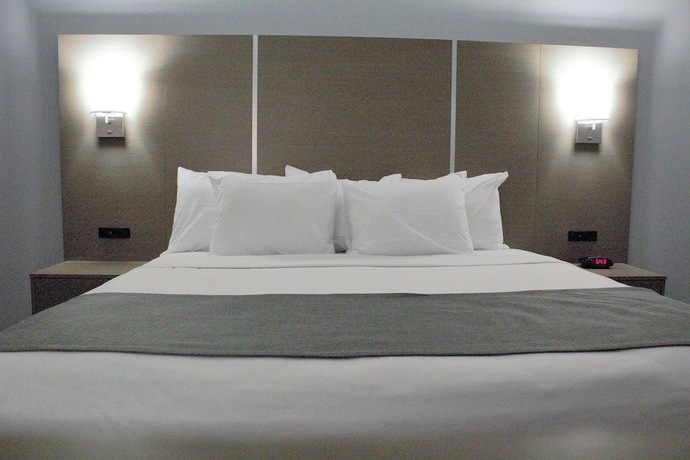 Imagen de la habitación del Hotel Days Inn and Suites By Wyndham Houston Nw Cypress. Foto 15