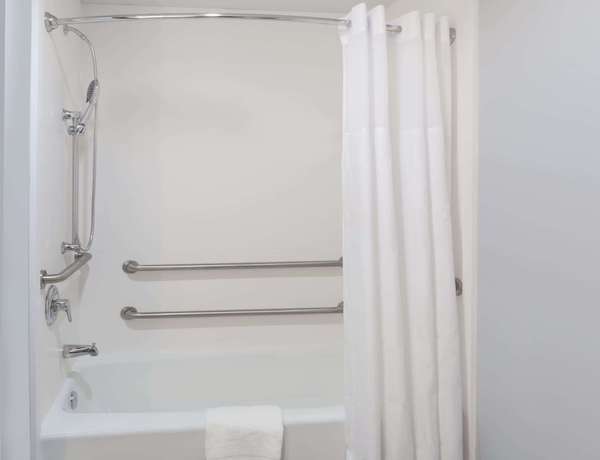 Imagen de la habitación del Hotel Days Inn and Suites By Wyndham Houston Nw Cypress. Foto 19