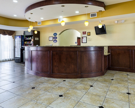 Imagen de los interiores del Hotel Days Inn and Suites By Wyndham Houston / West Energy Corridor. Foto 10