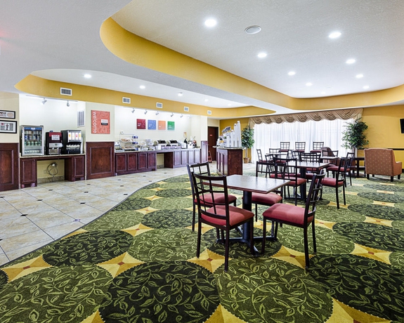Imagen del bar/restaurante del Hotel Days Inn and Suites By Wyndham Houston / West Energy Corridor. Foto 7