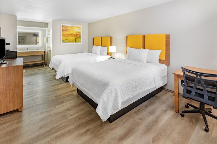 Imagen de la habitación del Hotel Days Inn and Suites By Wyndham Huntsville. Foto 6