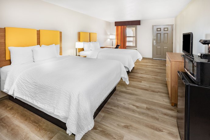 Imagen de la habitación del Hotel Days Inn and Suites By Wyndham Huntsville. Foto 7
