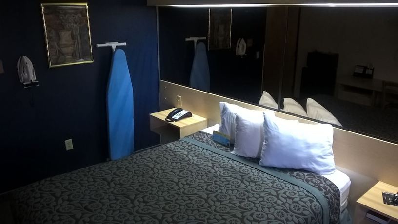 Imagen de la habitación del Hotel Days Inn and Suites By Wyndham Hutchinson. Foto 3