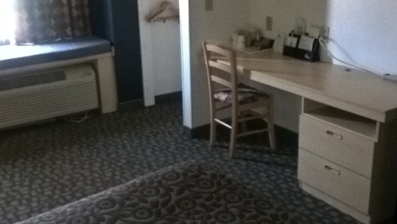 Imagen de la habitación del Hotel Days Inn and Suites By Wyndham Hutchinson. Foto 6