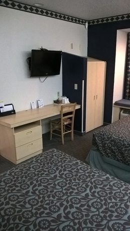 Imagen de la habitación del Hotel Days Inn and Suites By Wyndham Hutchinson. Foto 9