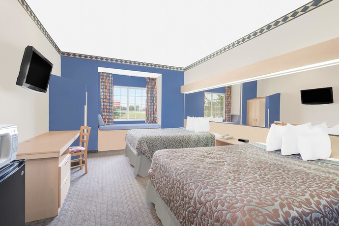 Imagen de la habitación del Hotel Days Inn and Suites By Wyndham Hutchinson. Foto 10
