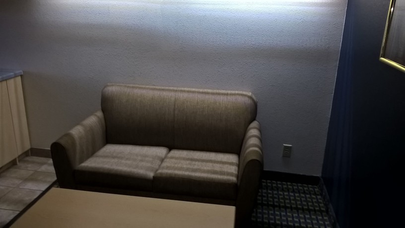 Imagen de la habitación del Hotel Days Inn and Suites By Wyndham Hutchinson. Foto 14