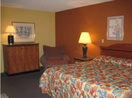 Imagen de la habitación del Hotel Days Inn and Suites By Wyndham Kalamazoo. Foto 6