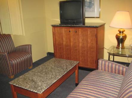 Imagen de la habitación del Hotel Days Inn and Suites By Wyndham Kalamazoo. Foto 9