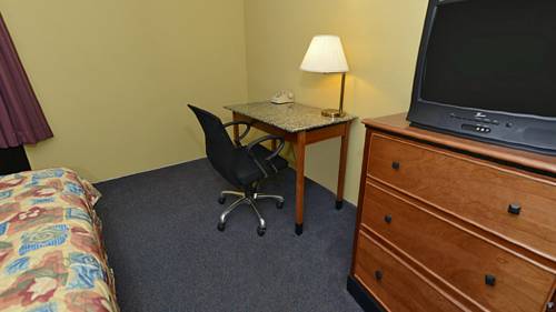 Imagen de la habitación del Hotel Days Inn and Suites By Wyndham Kalamazoo. Foto 11