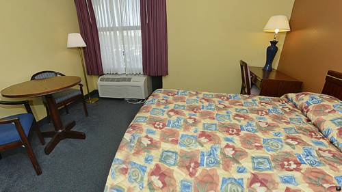 Imagen de la habitación del Hotel Days Inn and Suites By Wyndham Kalamazoo. Foto 12