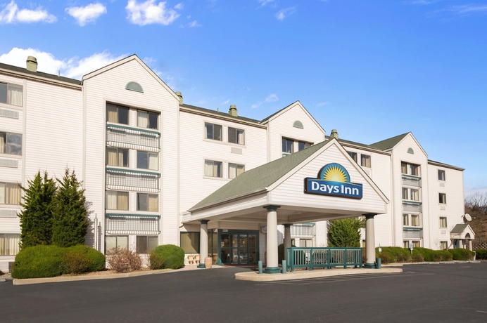 Imagen general del Hotel Days Inn and Suites By Wyndham Kansas City South. Foto 1