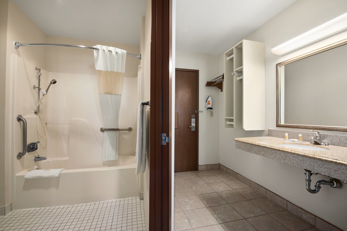 Imagen de la habitación del Hotel Days Inn and Suites By Wyndham Kansas City South. Foto 4