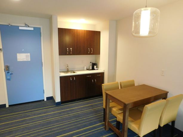 Imagen de la habitación del Hotel Days Inn and Suites By Wyndham Kearney. Foto 5