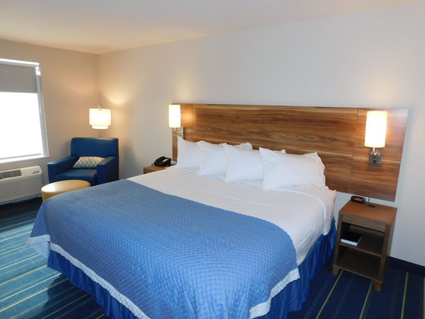 Imagen de la habitación del Hotel Days Inn and Suites By Wyndham Kearney. Foto 6