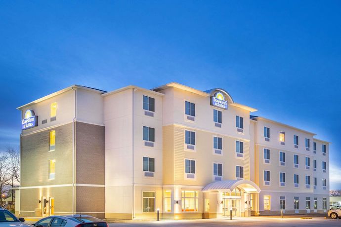 Imagen general del Hotel Days Inn and Suites By Wyndham Kearney. Foto 1