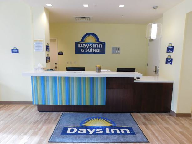 Imagen de los interiores del Hotel Days Inn and Suites By Wyndham Kearney. Foto 17