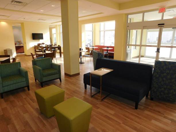 Imagen de los interiores del Hotel Days Inn and Suites By Wyndham Kearney. Foto 19