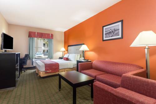 Imagen de la habitación del Hotel Days Inn and Suites By Wyndham Lakeland. Foto 9