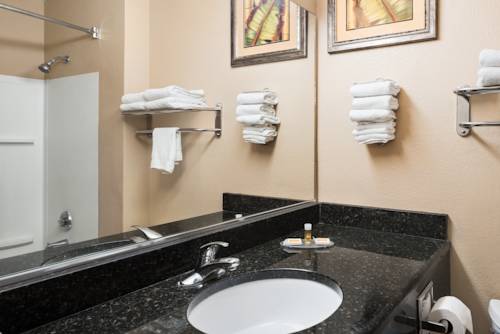 Imagen de la habitación del Hotel Days Inn and Suites By Wyndham Lakeland. Foto 15