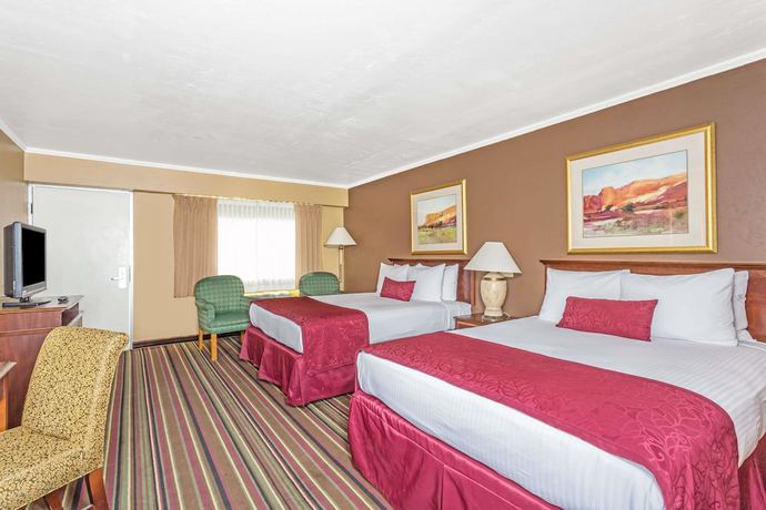 Imagen de la habitación del Hotel Days Inn and Suites By Wyndham Logan. Foto 2