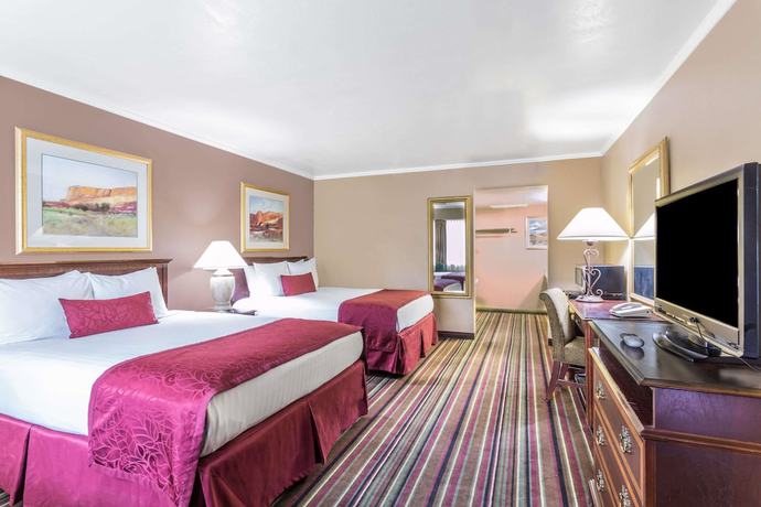 Imagen de la habitación del Hotel Days Inn and Suites By Wyndham Logan. Foto 3