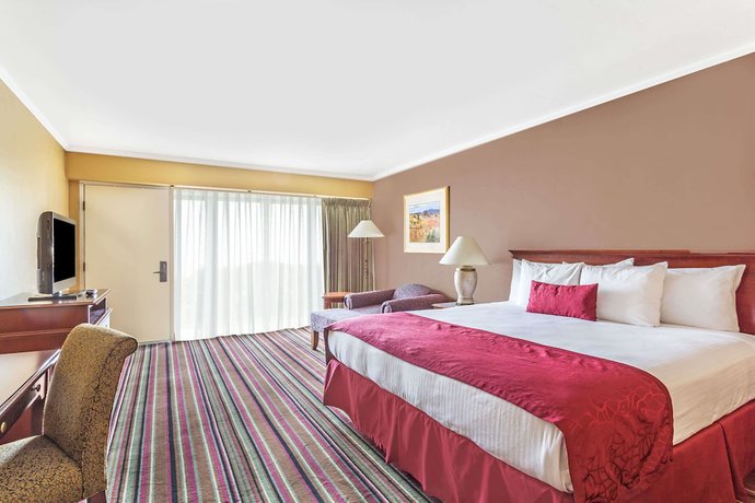 Imagen de la habitación del Hotel Days Inn and Suites By Wyndham Logan. Foto 5