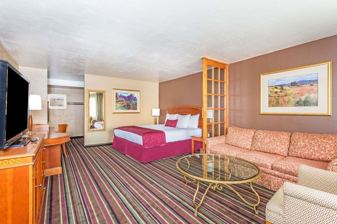 Imagen de la habitación del Hotel Days Inn and Suites By Wyndham Logan. Foto 6