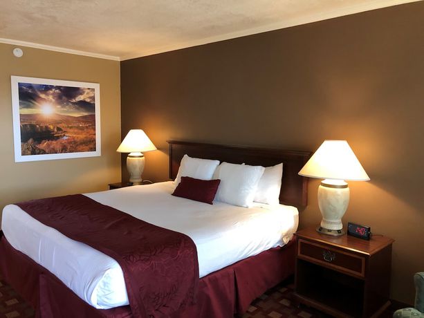Imagen de la habitación del Hotel Days Inn and Suites By Wyndham Logan. Foto 7