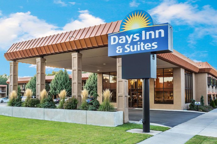 Imagen general del Hotel Days Inn and Suites By Wyndham Logan. Foto 1