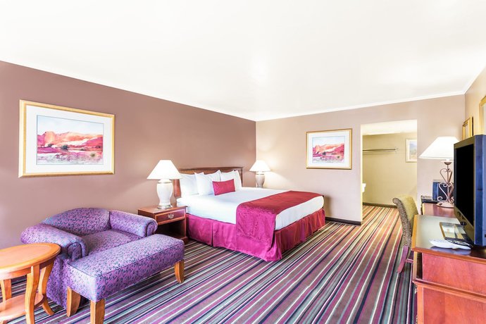 Imagen de la habitación del Hotel Days Inn and Suites By Wyndham Logan. Foto 13
