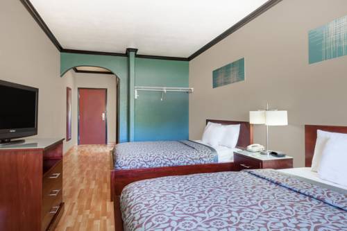 Imagen general del Hotel Days Inn and Suites By Wyndham Marquez. Foto 1