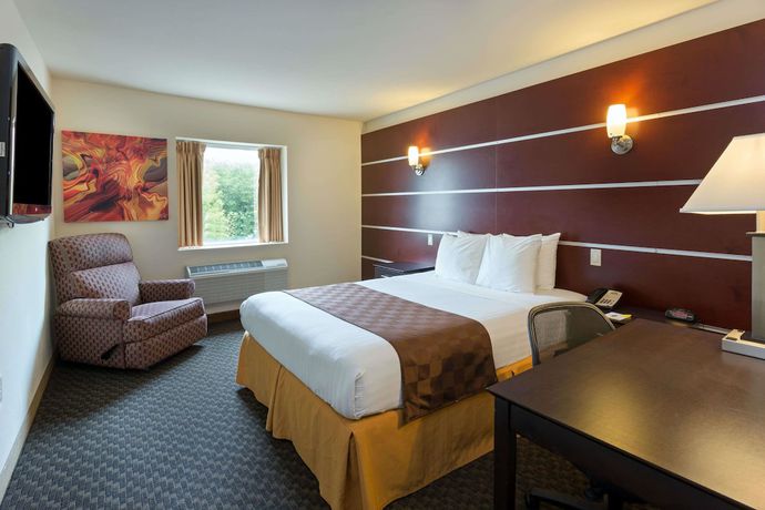 Imagen de la habitación del Hotel Days Inn and Suites By Wyndham Milwaukee. Foto 2