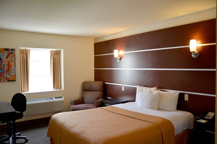 Imagen de la habitación del Hotel Days Inn and Suites By Wyndham Milwaukee. Foto 12