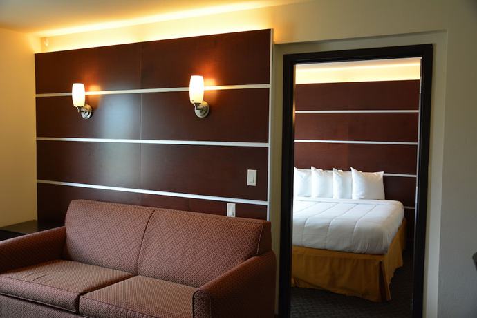 Imagen de la habitación del Hotel Days Inn and Suites By Wyndham Milwaukee. Foto 18
