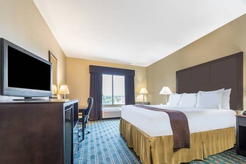 Imagen de la habitación del Hotel Days Inn and Suites By Wyndham Mineral Wells. Foto 1
