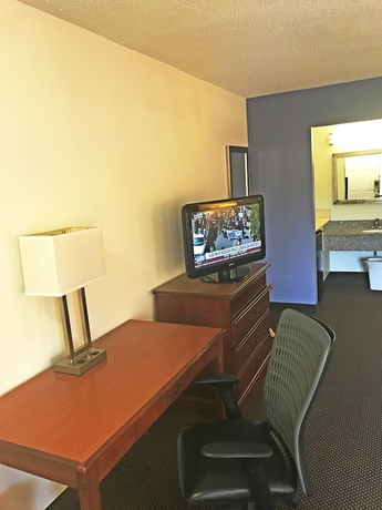 Imagen de la habitación del Hotel Days Inn and Suites By Wyndham Mobile. Foto 10
