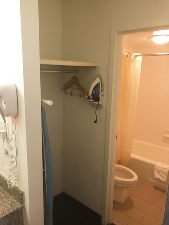 Imagen de la habitación del Hotel Days Inn and Suites By Wyndham Mobile. Foto 14