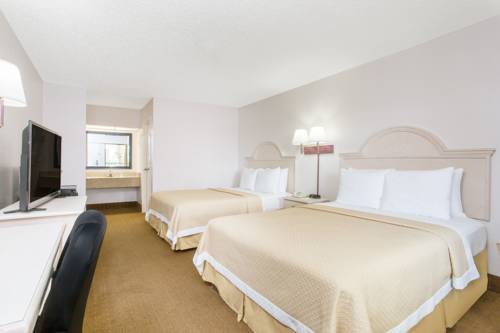 Imagen de la habitación del Hotel Days Inn and Suites By Wyndham Navarre - Near Beaches/hurlburt. Foto 3