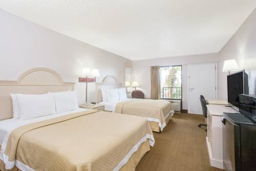 Imagen de la habitación del Hotel Days Inn and Suites By Wyndham Navarre - Near Beaches/hurlburt. Foto 4