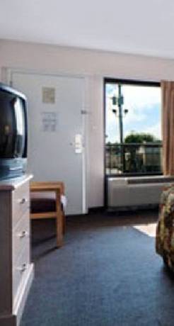 Imagen de la habitación del Hotel Days Inn and Suites By Wyndham Navarre - Near Beaches/hurlburt. Foto 7