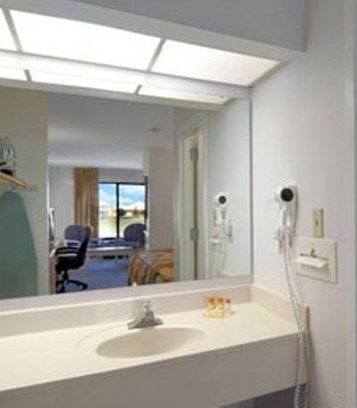 Imagen de la habitación del Hotel Days Inn and Suites By Wyndham Navarre - Near Beaches/hurlburt. Foto 8