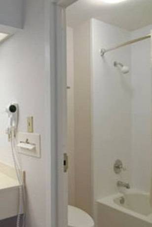 Imagen de la habitación del Hotel Days Inn and Suites By Wyndham Navarre - Near Beaches/hurlburt. Foto 9