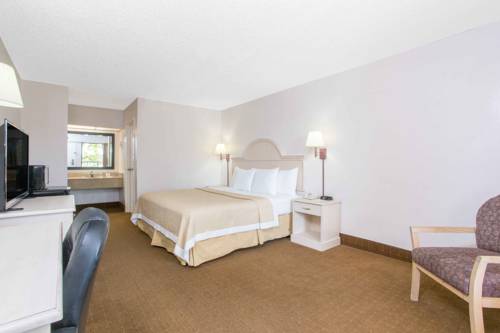 Imagen general del Hotel Days Inn and Suites By Wyndham Navarre - Near Beaches/hurlburt. Foto 1