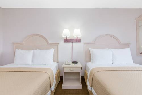 Imagen de la habitación del Hotel Days Inn and Suites By Wyndham Navarre - Near Beaches/hurlburt. Foto 12