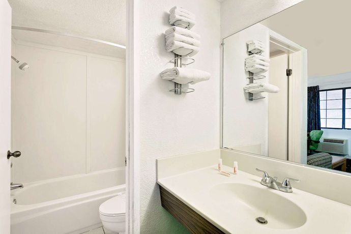 Imagen de la habitación del Hotel Days Inn and Suites By Wyndham Needles. Foto 17