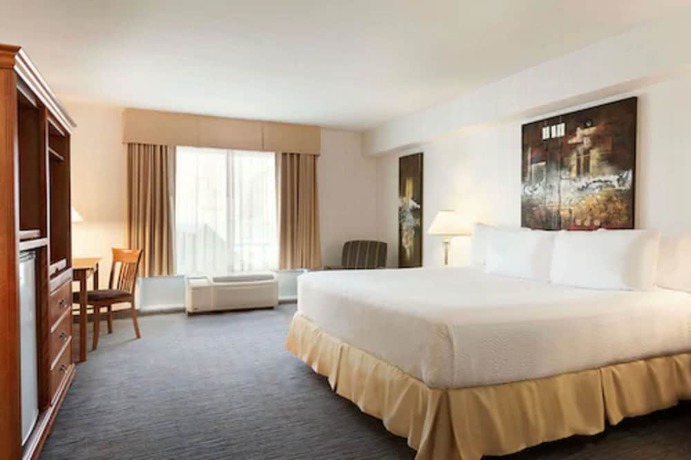 Imagen de la habitación del Hotel Days Inn and Suites By Wyndham Niagara Falls Centre St. By The Falls. Foto 3