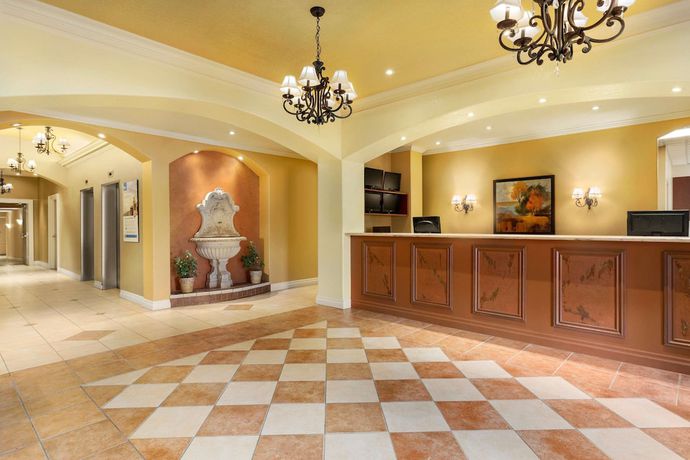 Imagen de los interiores del Hotel Days Inn and Suites By Wyndham Niagara Falls Centre St. By The Falls. Foto 20